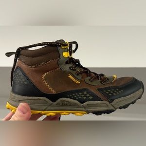 Teva Escapade Mid Putian Leather Brown Yellow Black Hike Trail Boots - Kids 1.5